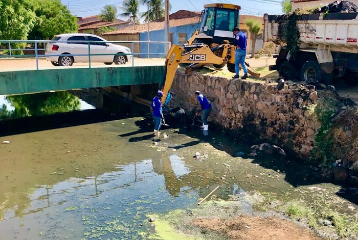 Em Sousa, DAESA e SEINFRA iniciam trabalho de limpeza do Canal do Estreito 